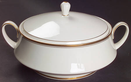 Viceroy Round Covered Vegetable