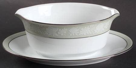 Vienne Gravy Boat with Attached Underplate