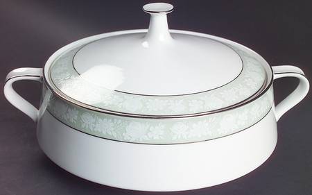 Vienne Round Covered Vegetable