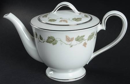 Vineyard Teapot & Lid