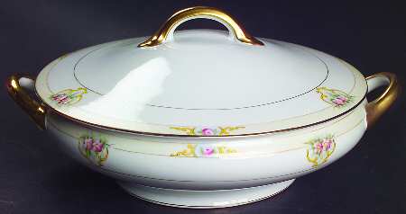 The Vitry Round Covered Vegetable