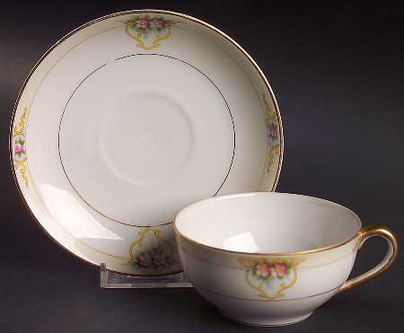 The Vitry Flat Cup & Saucer Set