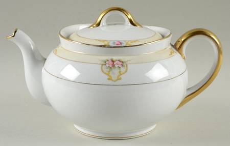 The Vitry Teapot & Lid