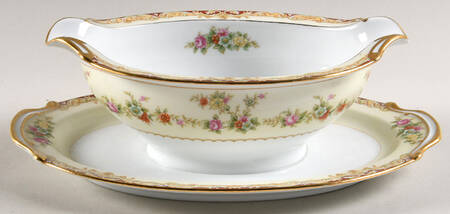 Vivian Gravy Boat with Attached Underplate