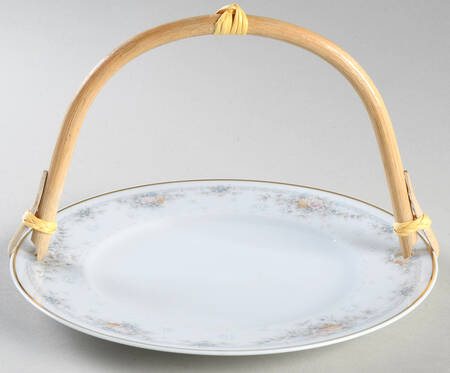 Waynesboro 5 3/8"-5 5/8" Bamboo Handled Serving Plate  HC