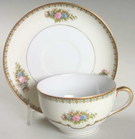 Wellsdale Oversized Cup & Saucer Set