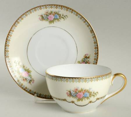 Wellsdale Flat Cup & Saucer Set
