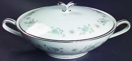 Wellesley Round Covered Vegetable