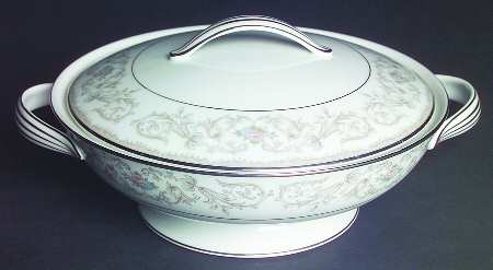 Westbrook Round Covered Vegetable