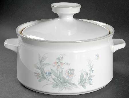 Welcome Spring 1.25 Qt Round Covered Casserole