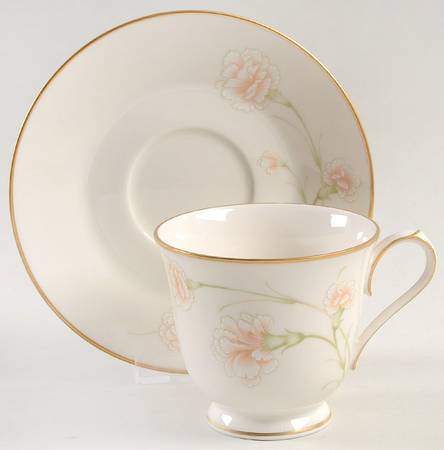 Weyburne Footed Cup & Saucer Set
