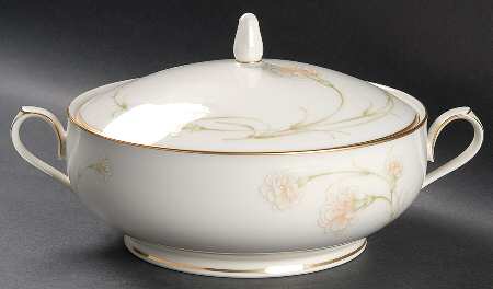 Weyburne Round Covered Vegetable
