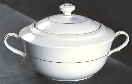 Whitecliff Round Covered Vegetable