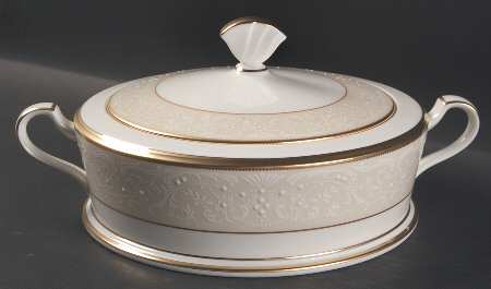 White Palace Round Covered Vegetable