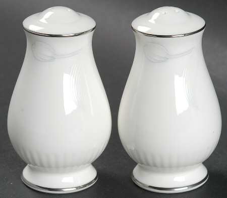 Wind Blossom Salt & Pepper Set