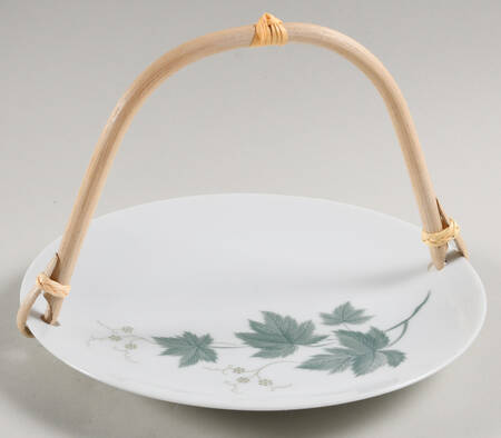 Wild Ivy 5 3/8"-5 5/8" Bamboo Handled Serving Plate  HC