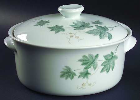 Wild Ivy 2.5 Qt Round Covered Casserole