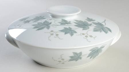 Wild Ivy 2 Qt Round Covered Casserole