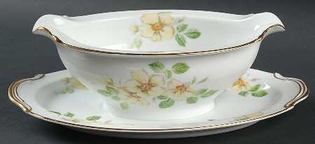 Wildrose Gravy Boat with Attached Underplate