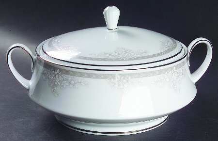 Windham Round Covered Vegetable