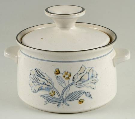 Winterrose 1.25 Qt Round Covered Casserole