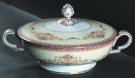 Wisteria Round Covered Vegetable