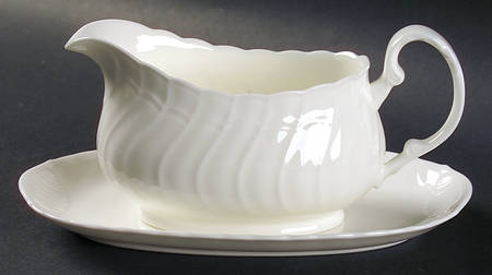 Windsor White Gravy Boat & Underplate (Relish/Butter)