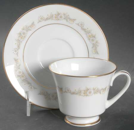 Woodlane Footed Cup & Saucer Set