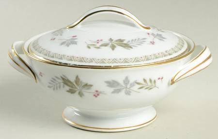 Woodmont Sugar Bowl & Lid