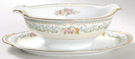 Woodmere (662) Gravy Boat with Attached Underplate
