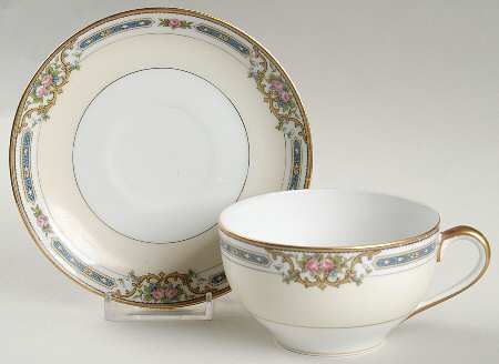 Ybry Flat Cup & Saucer Set