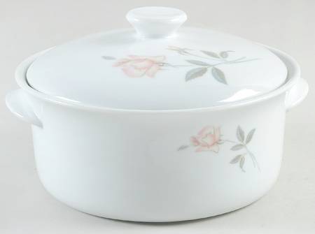 Young Love 2 Qt Round Covered Casserole
