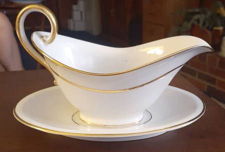 The Yukon (Gold Trim & Verge) Gravy Boat & Underplate