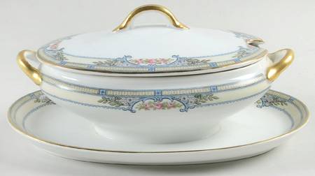 Zenda Sauce Boat with Attached Underplate & Lid