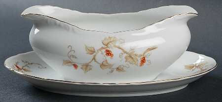 Arbor Gravy Boat with Attached Underplate