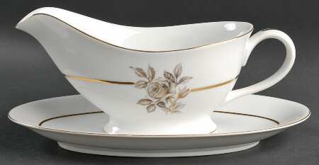 Encanto Gravy Boat & Underplate/Relish by Nagoya Shokai
