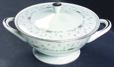Queen Anne Round Covered Vegetable