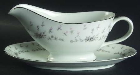 Queen Anne Gravy Boat & Underplate/Relish
