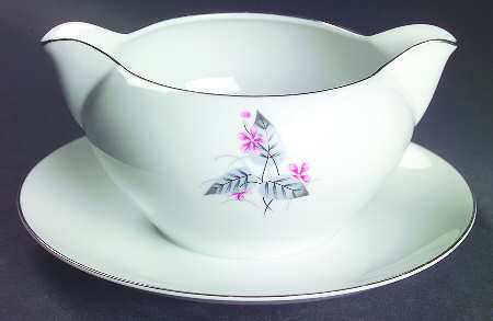 Lyric Gravy Boat with Attached Underplate