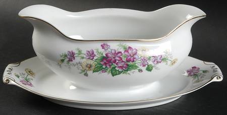 NAR12 Gravy Boat with Attached Underplate