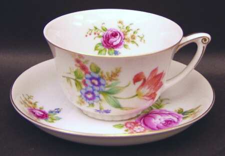 NAR7 Footed Cup & Saucer Set