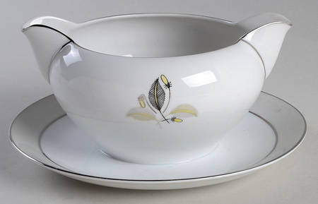 Rondo Round Gravy Boat/Attached Underplate