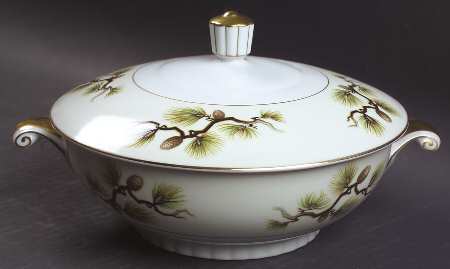 Shasta Pine Cream Round Covered Vegetable