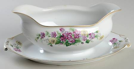 Sonoma Gravy Boat with Attached Underplate