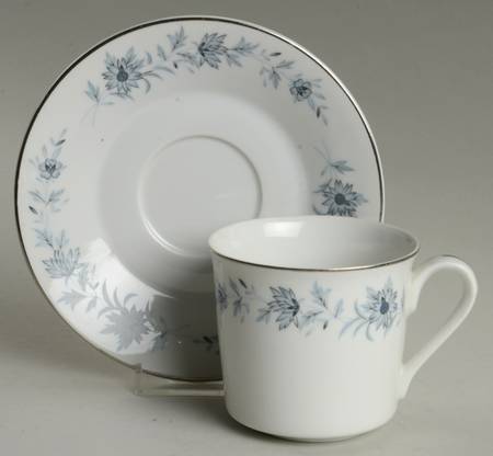 Champlain (Pointed Flowers) Flat Cup & Saucer Set