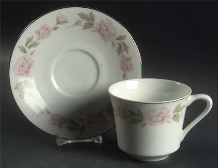 Dauphine Flat Cup & Saucer Set
