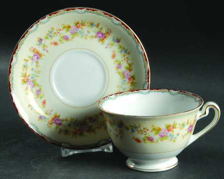 Jeanine Footed Cup & Saucer Set
