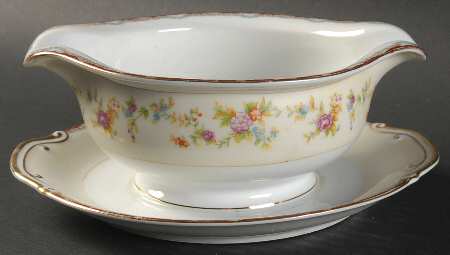 Jeanine Gravy Boat with Attached Underplate