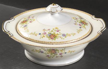 Patricia Round Covered Vegetable