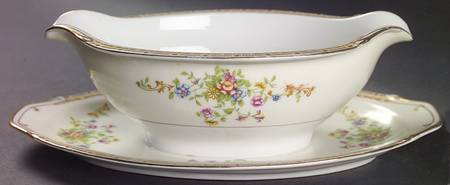 Patricia Gravy Boat with Attached Underplate